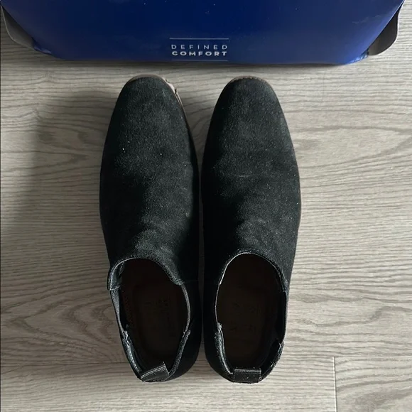 Men's Black Suede Chelsea Boots - Picture 4 of 9